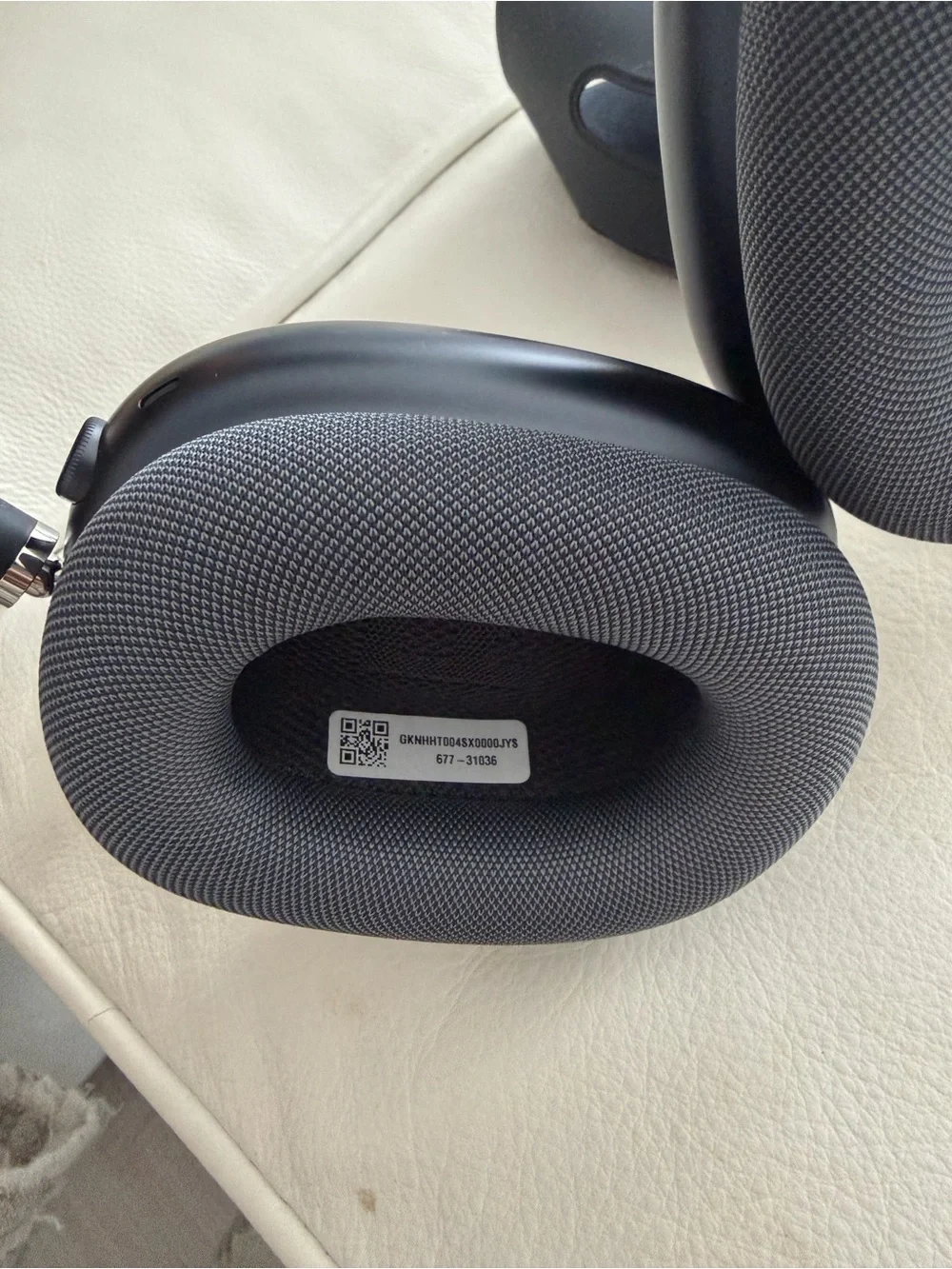 Apple AirPods Max in midnight color NEW